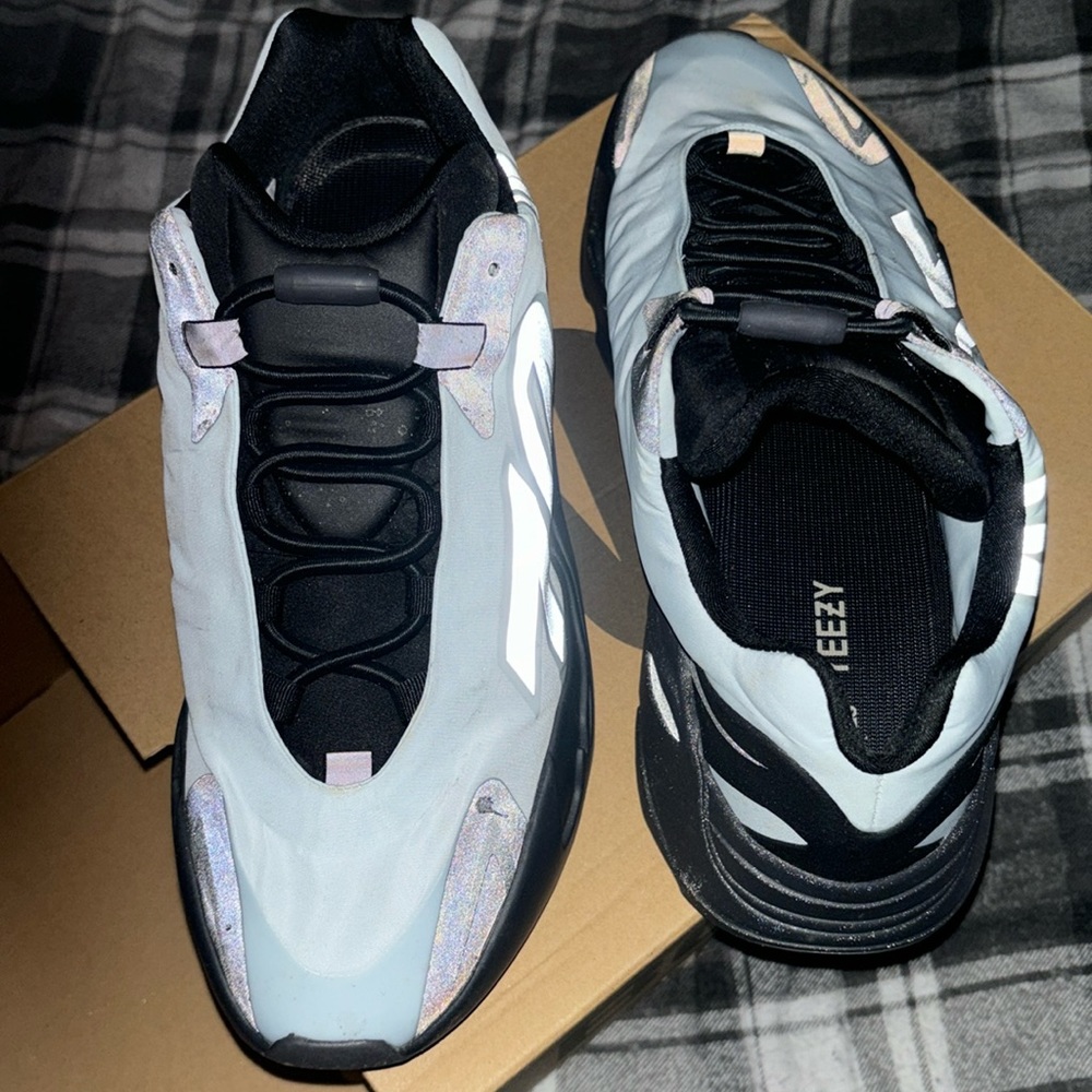 Men Yeezy 700s